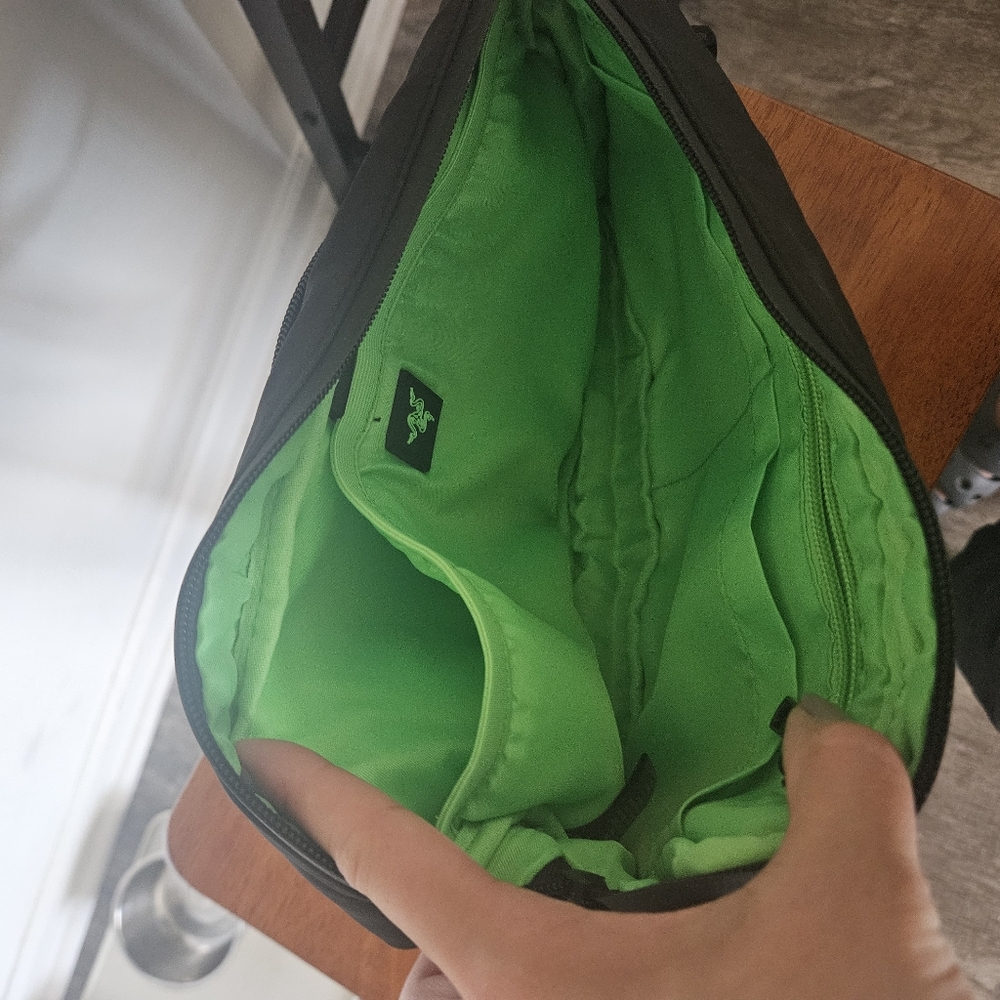 *NO COIN PURSE - Razer Esports Gaming Xanthus Black Crossbody Bag - Picture 3 of 5